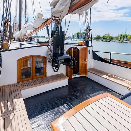 Botel Moeke Zorn *